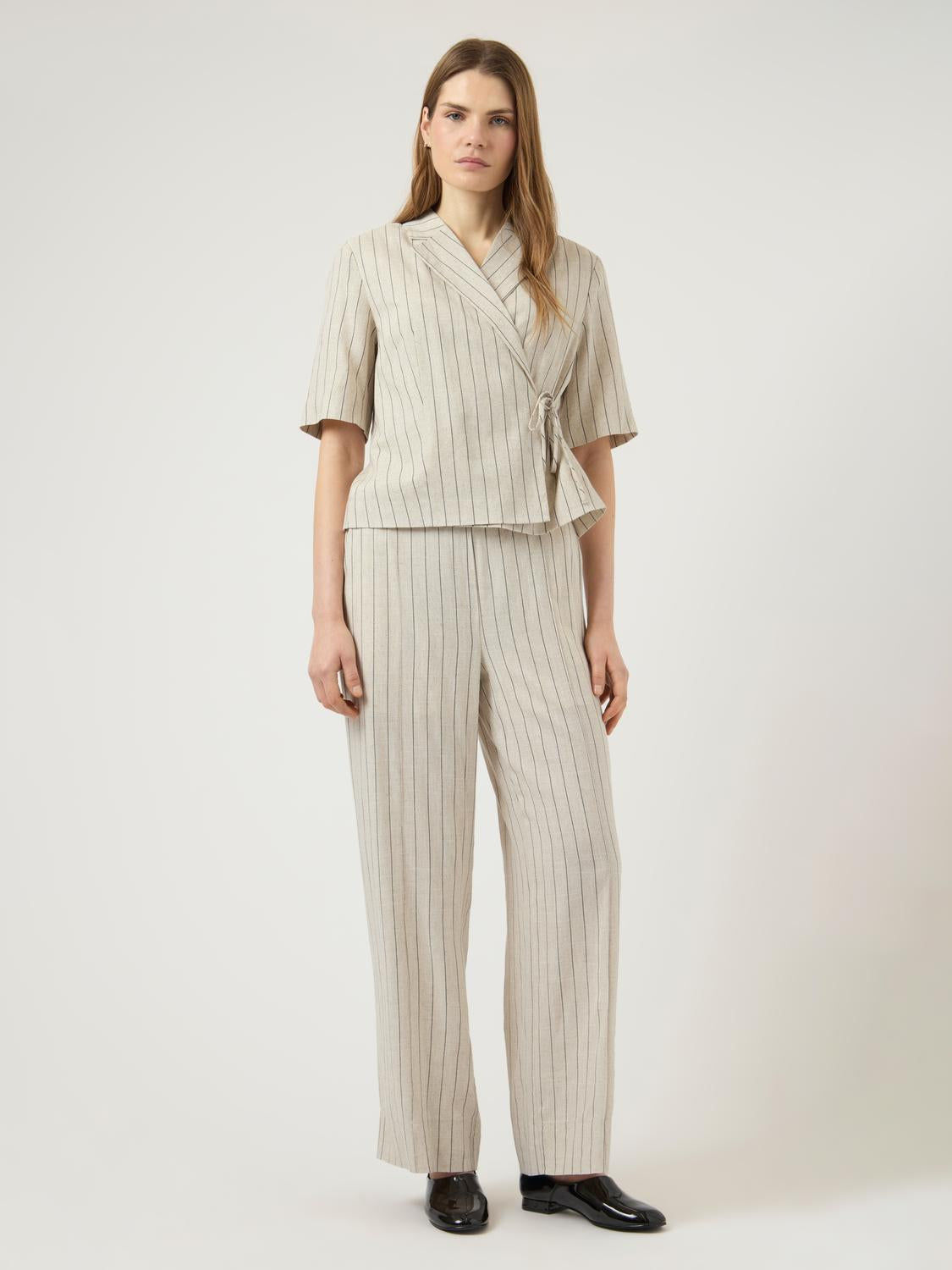 model_shot-front_full